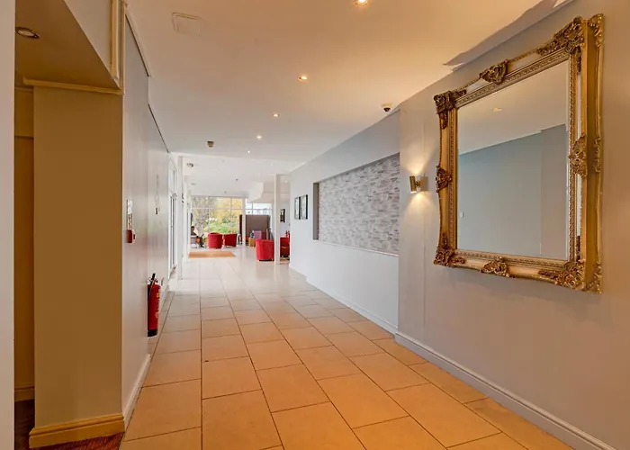 Airport By Dancenter 4*