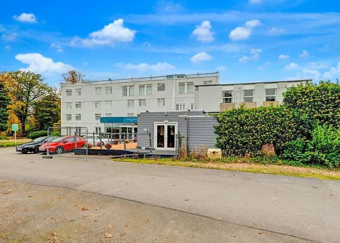 Airport By Dancenter 4*