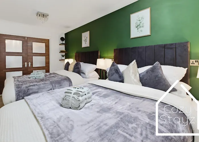 Vakantiehuis Spacious 4 Bedroom House With Pool Table And Pac-man Games In The Centre *