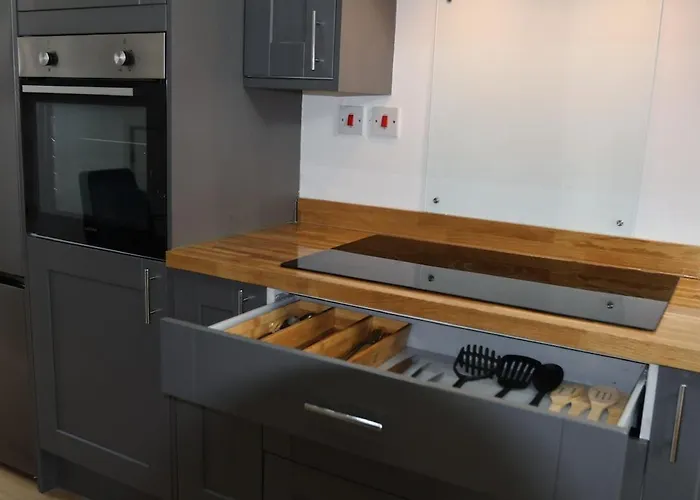 Near Etihad, Free Parking, Workplace & Garden Mánchester