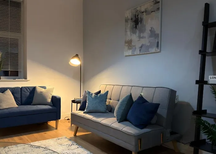 Сasa de vacaciones Near Etihad, Free Parking, Workplace & Garden