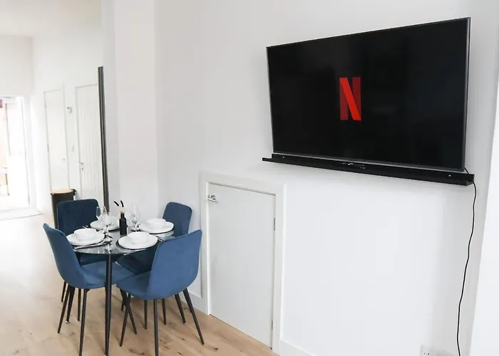 Near Etihad, Free Parking, Workplace & Garden * Mánchester