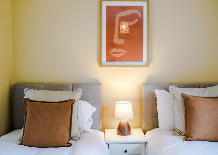 Ferienhaus Stylish - 5g Wifi - Free Off-road Parking - Sleeps 7