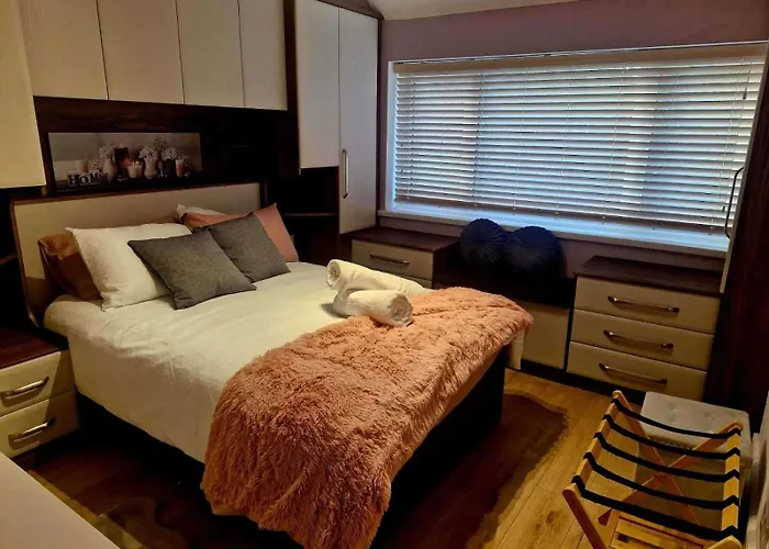 Feriehus Sleeps 5 - Free Parking Wifi Near Airport & *