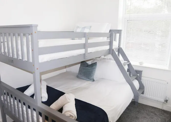 Near Etihad, Free Parking, Workplace & Garden * Mánchester