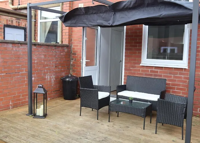 Near Etihad, Free Parking, Workplace & Garden