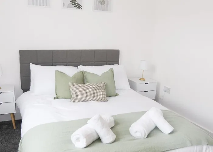 Near Etihad, Free Parking, Workplace & Garden