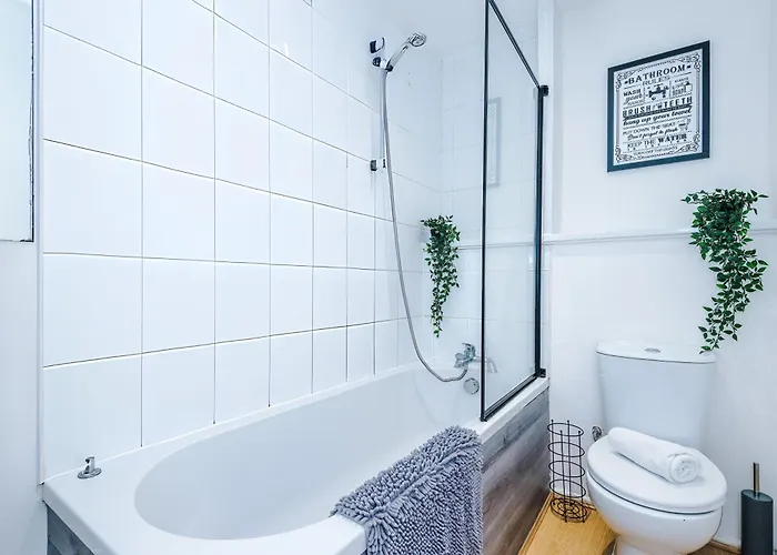 Ferienhaus Stylish - 5g Wifi - Free Off-road Parking - Sleeps 7 Manchester