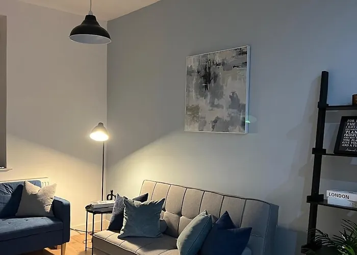 Сasa de vacaciones Near Etihad, Free Parking, Workplace & Garden *