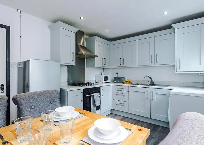 Ferienhaus Stylish - 5g Wifi - Free Off-road Parking - Sleeps 7 *