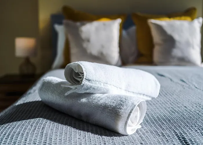 Stylish 3 Bedroom - Free Parking, Smart Tv, Sleeps 8 Tatil Evi Manchester