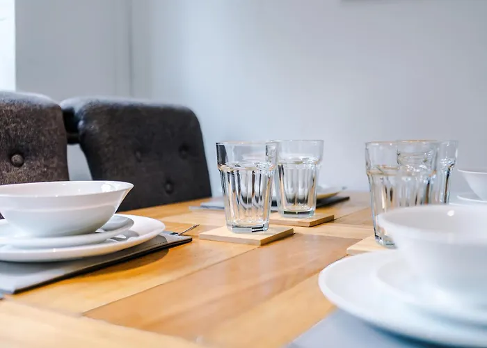 Stylish - 5g Wifi - Free Off-road Parking - Sleeps 7 Ferienhaus *