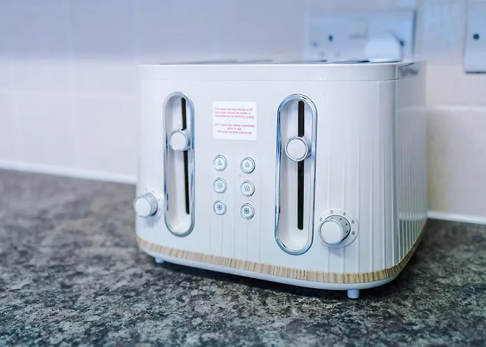 Modern 3 Bedroom - Driveway Parking For 2 Vehicles, Close To Centre * マンチェスター