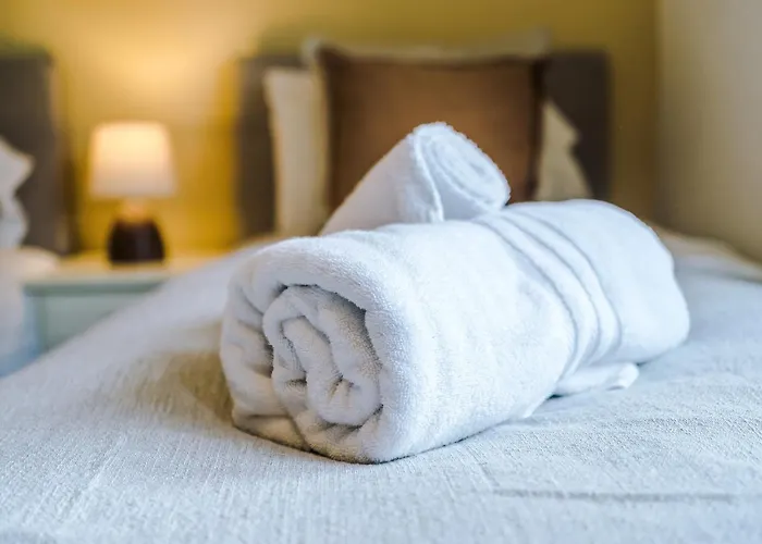 Stylish - 5g Wifi - Free Off-road Parking - Sleeps 7 Ferienhaus