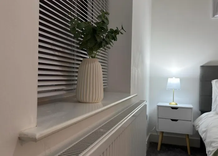 Сasa de vacaciones Near Etihad, Free Parking, Workplace & Garden