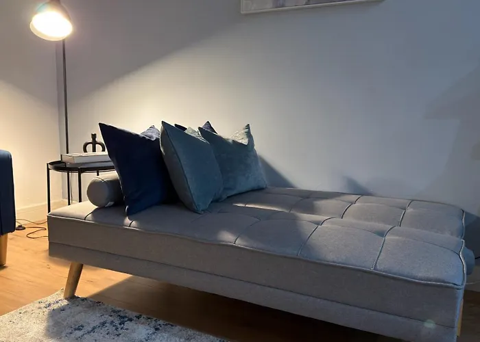 Near Etihad, Free Parking, Workplace & Garden Сasa de vacaciones *