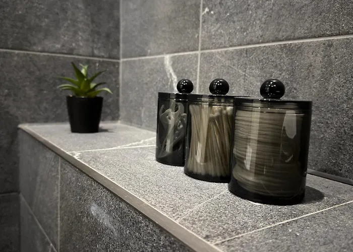 Near Etihad, Free Parking, Workplace & Garden Mánchester