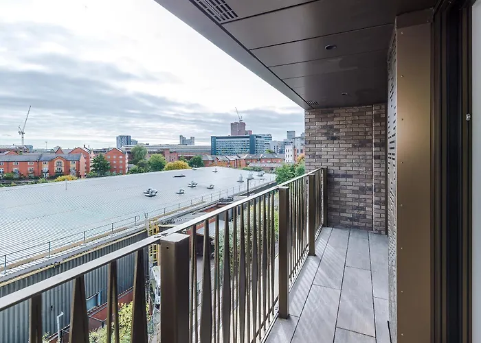 Stylish 2 Bed 2 Bath In Apartament Manchester