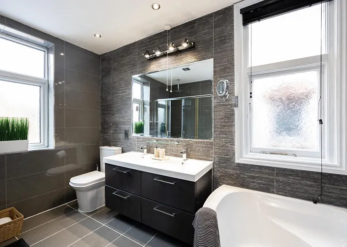 Modern 4 Bedroom Victorian Private Detached Close To Вилла Манчестер