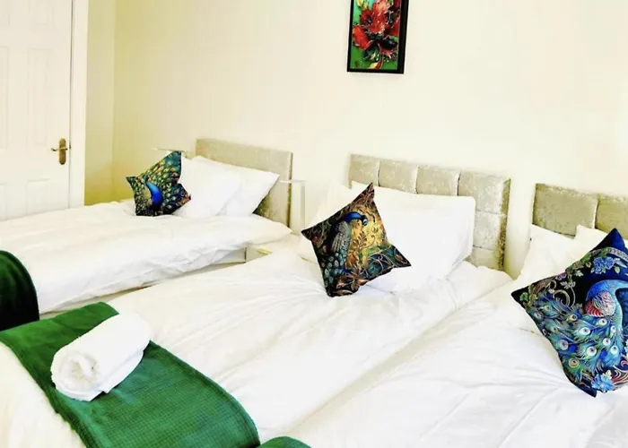 3-bedroom Gem In With Free Parking *