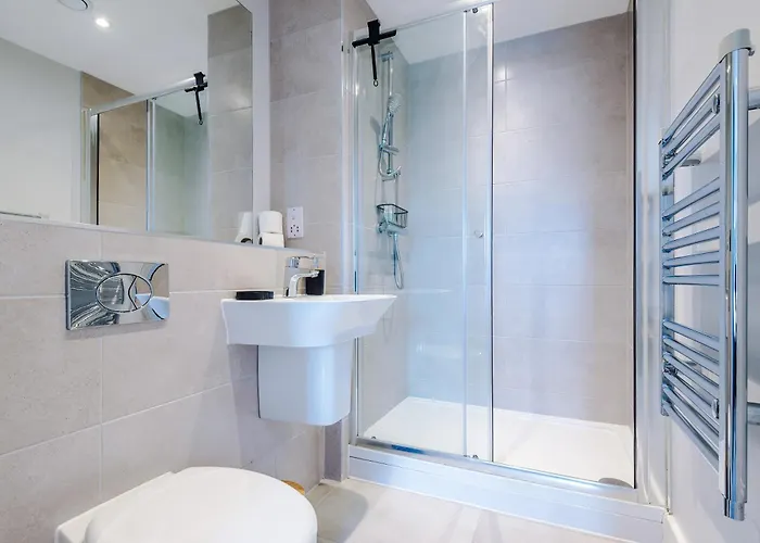 아파트 Modern 2br Parking Great Location & Amenities *