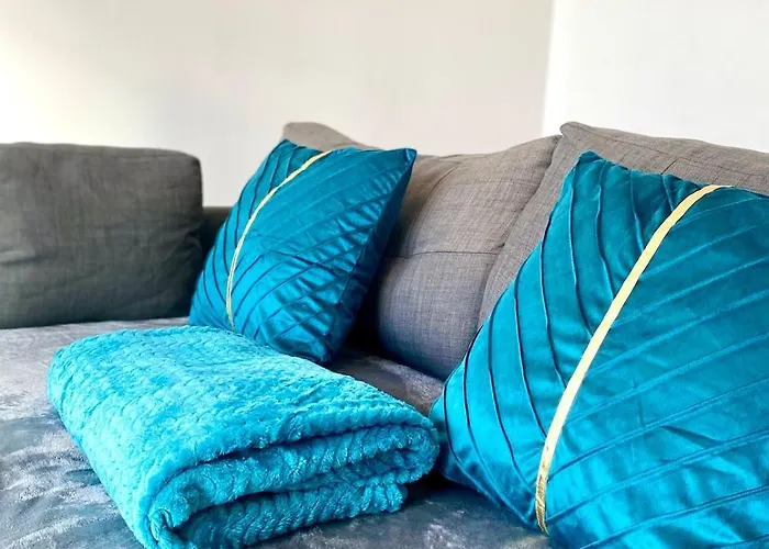 Lux Stylish 2 Bed High Rise With Parking And Balcony Apartament *