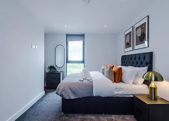 Modern 2br Parking Great Location & Amenities 맨체스터