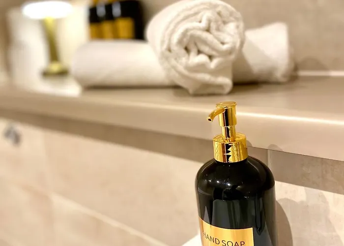 Lux Stylish 2 Bed High Rise With Parking And Balcony * Manchester