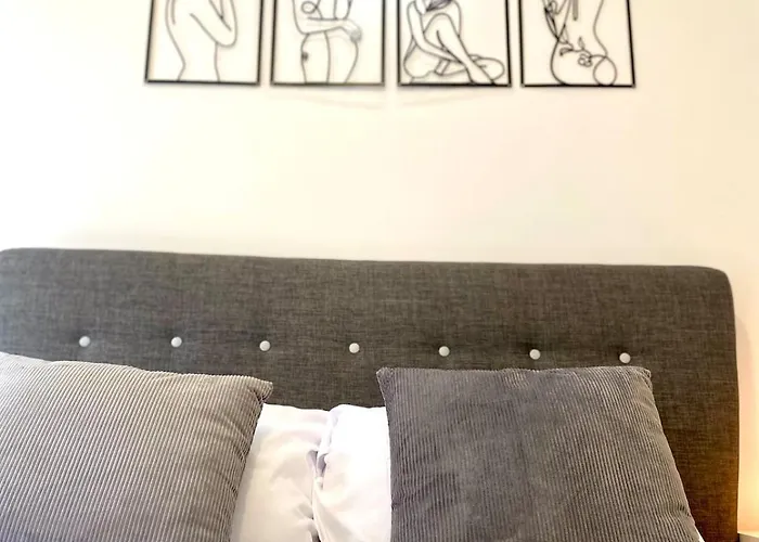 Lux Stylish 2 Bed High Rise With Parking And Balcony Manchester