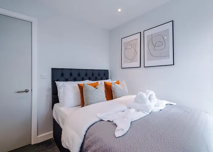 Modern 2br Parking Great Location & Amenities 맨체스터