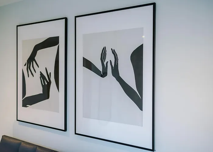 Stylish 1-bed Fast Wi-fi Easy Access To شقة *