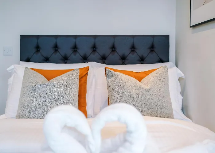 Modern 2br Parking Great Location & Amenities 맨체스터