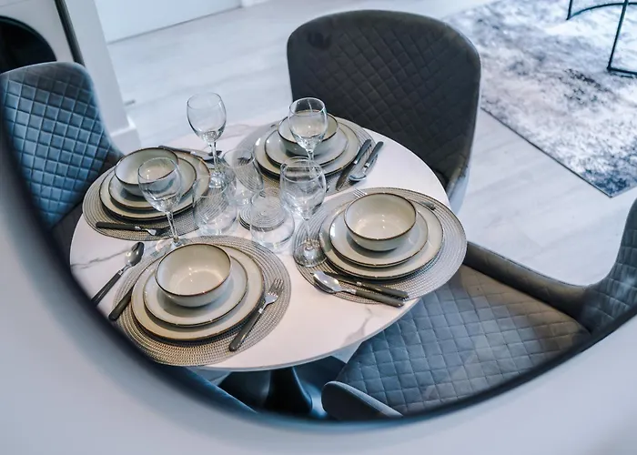 Modern 2br Parking Great Location & Amenities 맨체스터