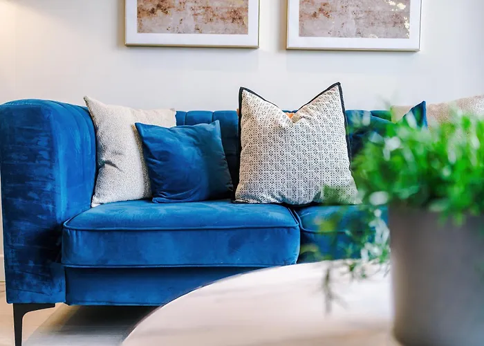 Modern 2br Parking Great Location & Amenities 맨체스터