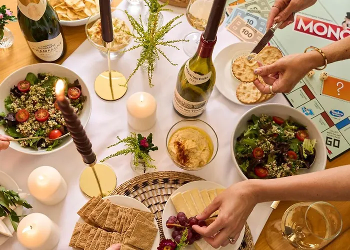 Σπίτι διακοπών Chic Family With Garden Fire Pit & Event Space, Hot Tub *