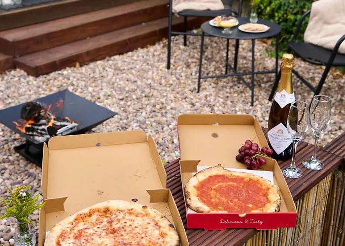 Chic Family With Garden Fire Pit & Event Space, Hot Tub Σπίτι διακοπών *