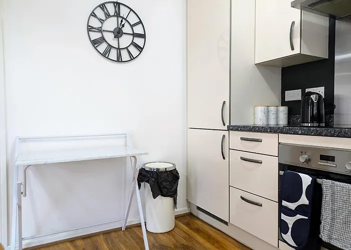 Lord Street With Free Parking & Wifi- Salford Uni, Victoria Station, Ao Arena