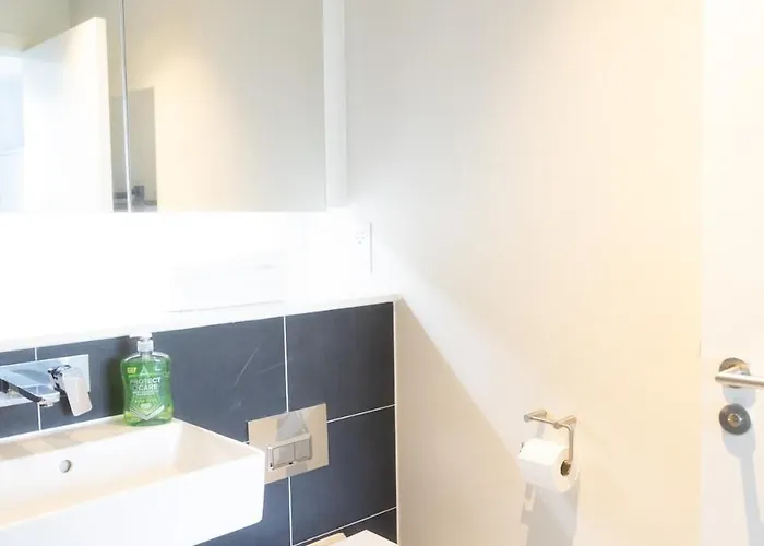 Park View 3 Bed Ensuite Only 5 Min Walk To Arndale