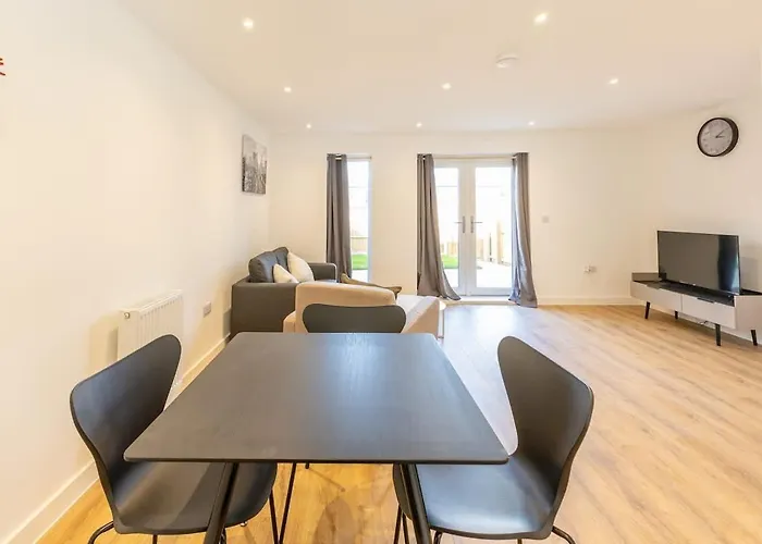 Joyful Management - A Mordern Semi-detached House With 3 Bedroom *