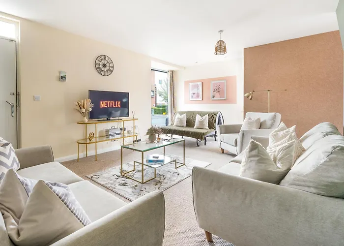 Contractor Near Etihad Stadium & Co-op Live With Free Parking Feriehus *