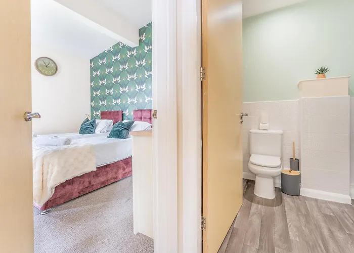 Contractor Near Etihad Stadium & Co-op Live With Free Parking Feriehus *