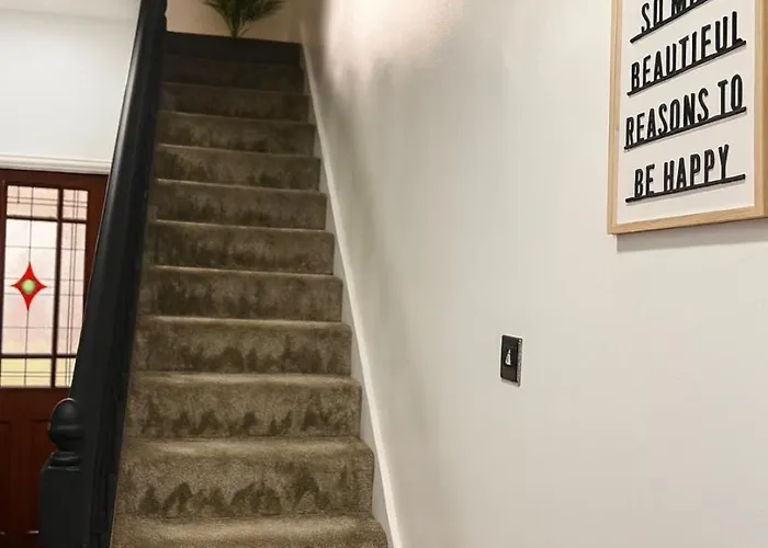 Modern 3-bed Townhouse Centre Free Parking