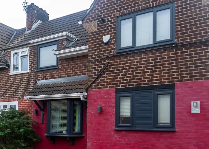 3br By Kammili With Free Parking & Fast Access Ferienhaus