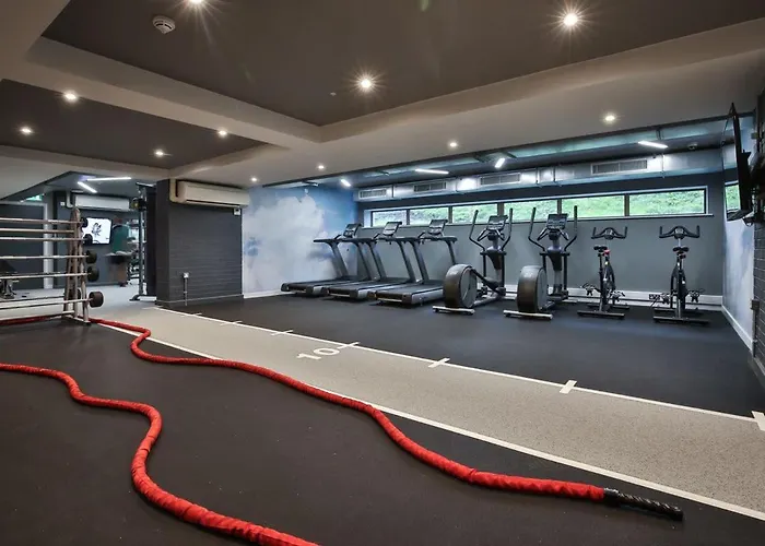 דירה For Students Only - Victoria Point In *