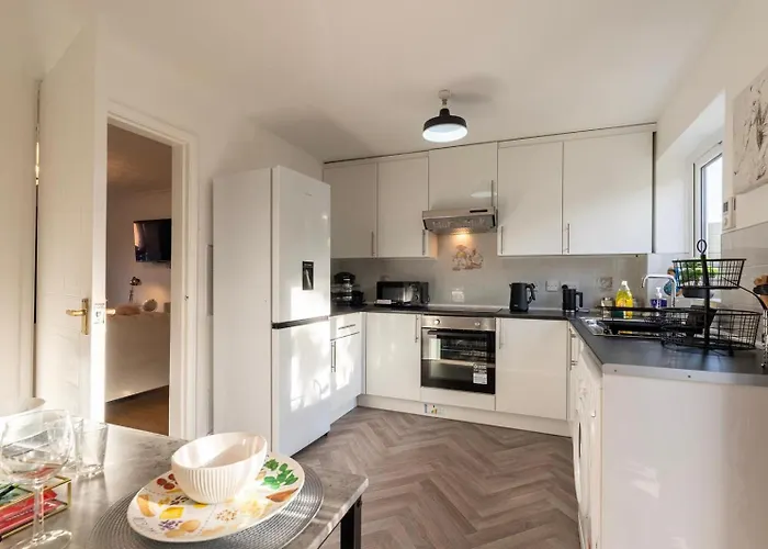 Cosy 2 Bedroom - 8 Mins From Centre - Free Parking - 4gc *