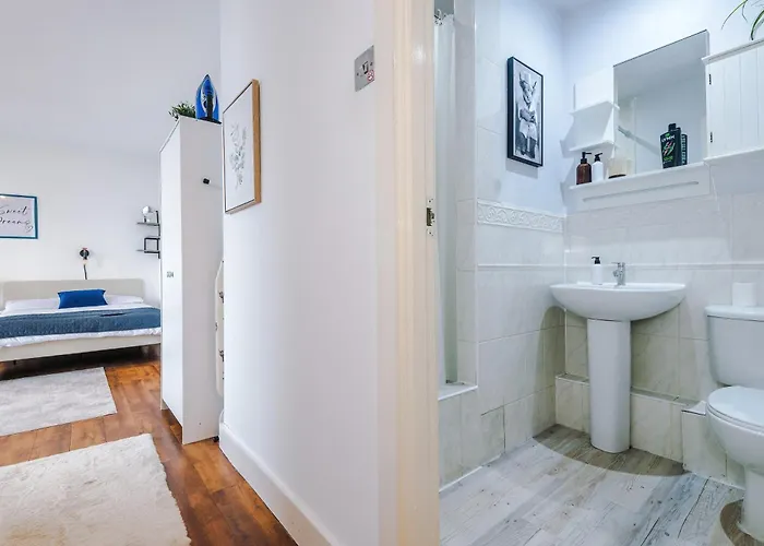 2br Heights Sleeps 7 Parking & Wifi *