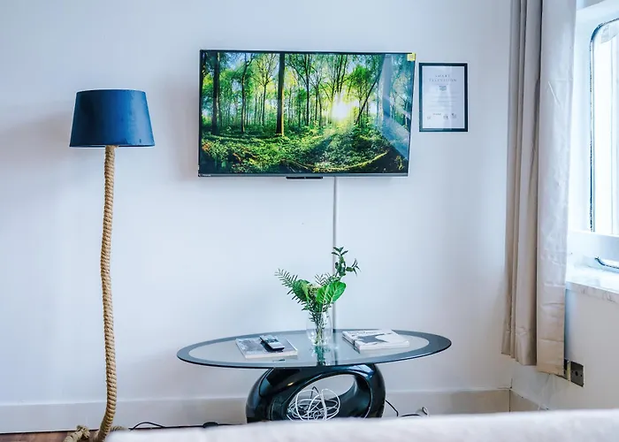 2br Heights Sleeps 7 Parking & Wifi *