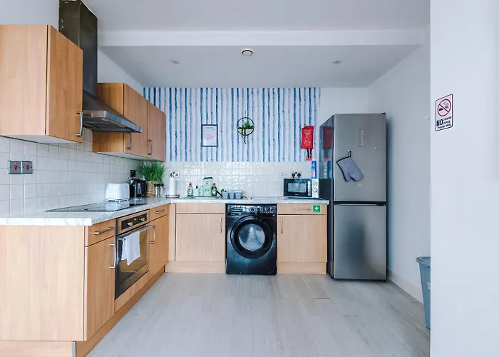 2br Heights Sleeps 7 Parking & Wifi *