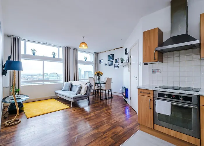 2br Heights Sleeps 7 Parking & Wifi *