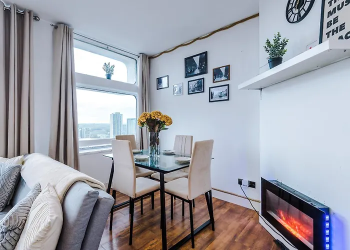 아파트 2br Heights Sleeps 7 Parking & Wifi